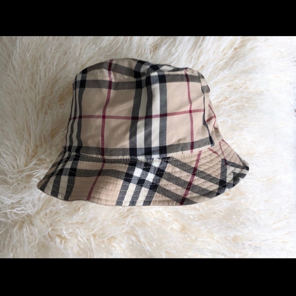 Authentic  Burberry women’s cotton Bucket Hat.